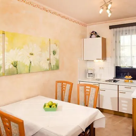 酒店 Garni Elisabeth Pörtschach am Wörthersee